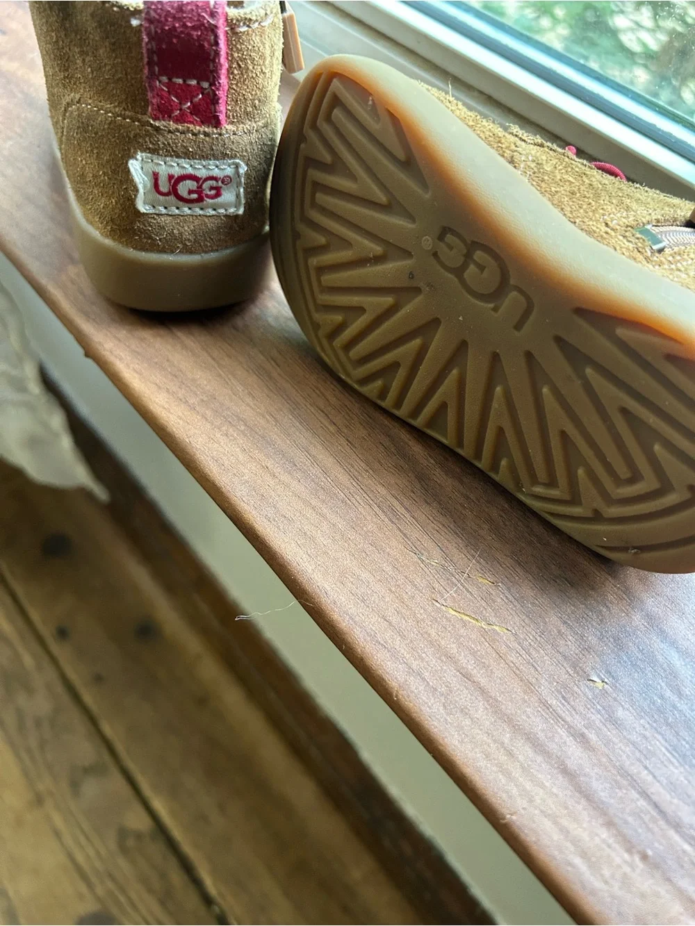UGG  Kids Ankle Boots in Tan with Red Laces